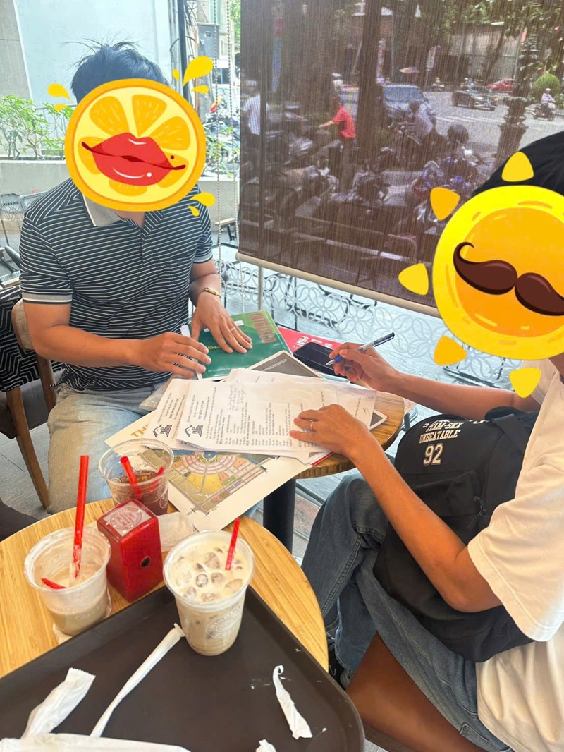 Kí hợp đồng và chúc mừng gia đình mình về KDC The Star Village Nhà Bè